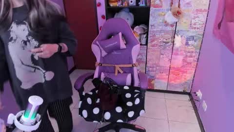     online show from November 21, 12:10 am