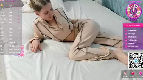 Snapshot of veronica_burns chatting on August 6, 11:34 am Anny online show from August 6, 11:34 am