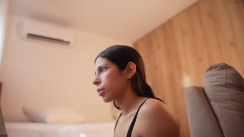 Veronica online show from April 16, 1:34 pm