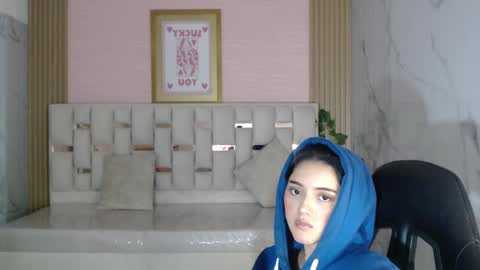 veronicaa_s online show from April 15, 8:42 pm