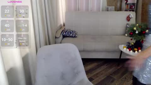 Snapshot of veronicagilbert chatting on December 22, 9:22 am Helen online show from December 22, 9:22 am