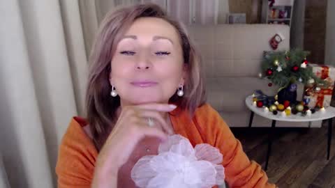 Snapshot of veronicagilbert chatting on December 23, 5:06 am Helen online show from December 23, 5:06 am