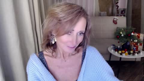 Snapshot of veronicagilbert chatting on December 24, 11:49 am Helen online show from December 24, 11:49 am