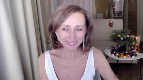 Snapshot of veronicagilbert chatting on December 27, 5:09 am Helen online show from December 27, 5:09 am