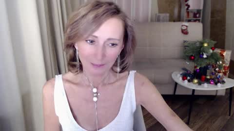 Snapshot of veronicagilbert chatting on December 27, 11:17 am Helen online show from December 27, 11:17 am