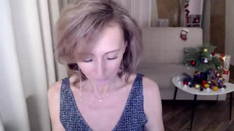 Snapshot of veronicagilbert chatting on December 28, 5:44 am Helen online show from December 28, 5:44 am