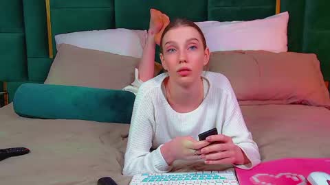Snapshot of veronicavance chatting on May 28, 8:06 pm Veronica online show from May 28, 8:06 pm