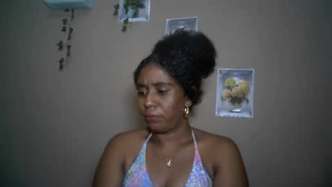 Snapshot of verronique1511 chatting on April 21, 4:01 pm verronique1511 online show from April 21, 4:01 pm