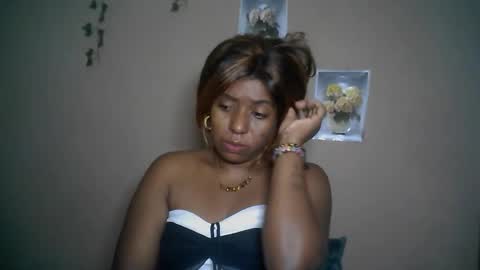 Snapshot of verronique1511 chatting on May 3, 4:07 am verronique1511 online show from May 3, 4:07 am