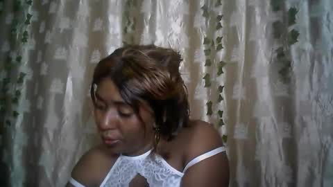 Snapshot of verronique1511 chatting on May 17, 6:04 pm verronique1511 online show from May 17, 6:04 pm