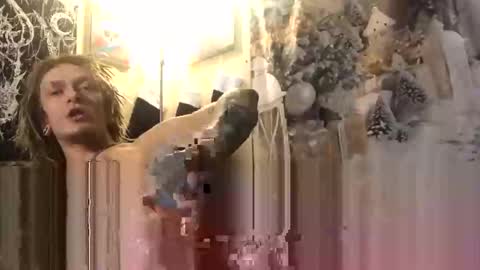 Snapshot of versaceballsack chatting on December 18, 2:34 pm versaceballsack online show from December 18, 2:34 pm