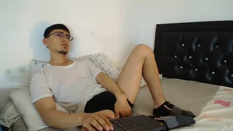 versatileguuy online show from August 1, 11:31 am
