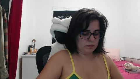 Snapshot of veruca99 chatting on April 25, 10:07 pm veruca99 online show from April 25, 10:07 pm