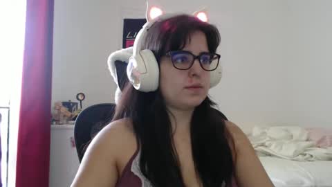 Snapshot of veruca99 chatting on May 4, 12:45 pm veruca99 online show from May 4, 12:45 pm