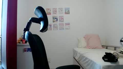Snapshot of veruca99 chatting on May 25, 1:17 pm veruca99 online show from May 25, 1:17 pm