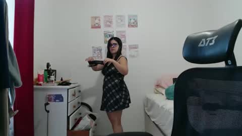 Snapshot of veruca99 chatting on May 27, 1:41 pm veruca99 online show from May 27, 1:41 pm