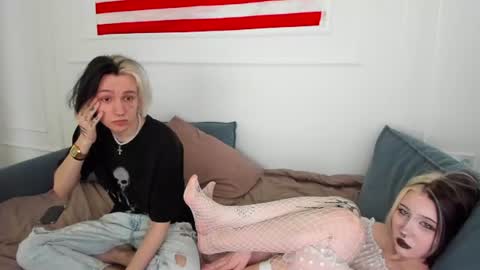 veryraretwins online show from July 1, 5:09 am