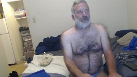 Snapshot of veryveryhairmanindenver chatting on December 4, 12:52 am hairy man online show from December 4, 12:52 am