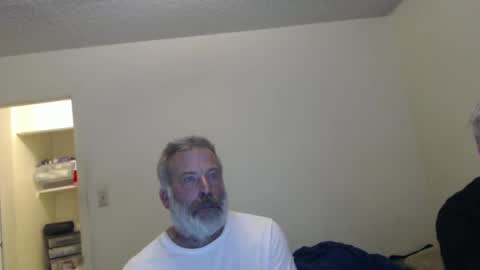 Snapshot of veryveryhairmanindenver chatting on December 14, 1:39 am hairy man online show from December 14, 1:39 am