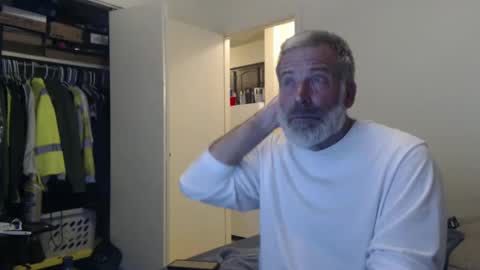 Snapshot of veryveryhairmanindenver chatting on January 22, 12:59 am hairy man online show from January 22, 12:59 am