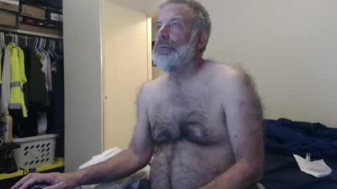 Snapshot of veryveryhairmanindenver chatting on February 22, 1:00 am hairy man online show from February 22, 1:00 am