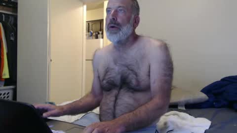 Snapshot of veryveryhairmanindenver chatting on March 9, 1:04 am hairy man online show from March 9, 1:04 am