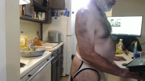 Snapshot of veryveryhairmanindenver chatting on September 17, 12:23 am hairy man online show from September 17, 12:23 am