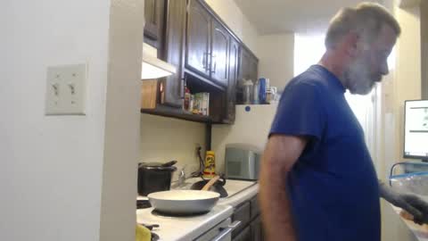 Snapshot of veryveryhairmanindenver chatting on September 22, 11:18 pm hairy man online show from September 22, 11:18 pm