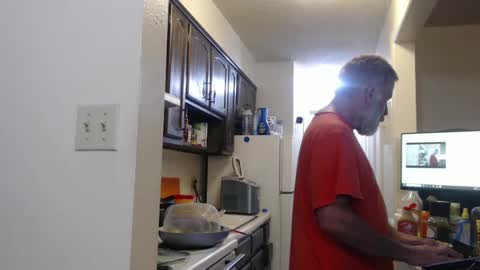 Snapshot of veryveryhairmanindenver chatting on September 27, 12:04 am hairy man online show from September 27, 12:04 am