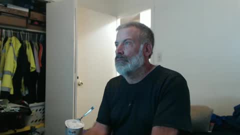 Snapshot of veryveryhairmanindenver chatting on October 14, 12:00 am hairy man online show from October 14, 12:00 am