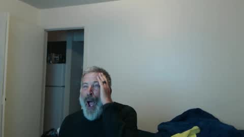 Snapshot of veryveryhairmanindenver chatting on October 24, 12:19 am hairy man online show from October 24, 12:19 am