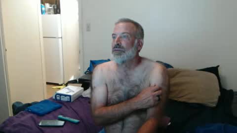 Snapshot of veryveryhairmanindenver chatting on October 27, 12:15 am hairy man online show from October 27, 12:15 am