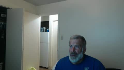 Snapshot of veryveryhairmanindenver chatting on February 14, 12:51 am hairy man online show from February 14, 12:51 am