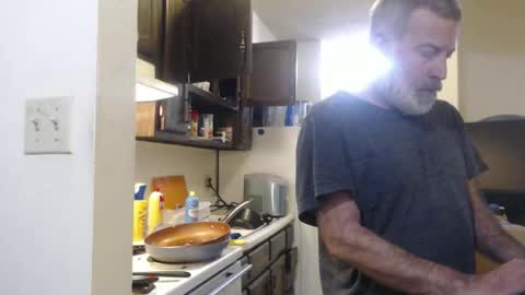 Snapshot of veryveryhairmanindenver chatting on February 19, 1:23 am hairy man online show from February 19, 1:23 am