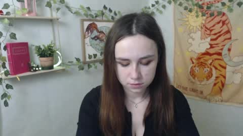 veryveryvery_shy online show from April 7, 5:41 am