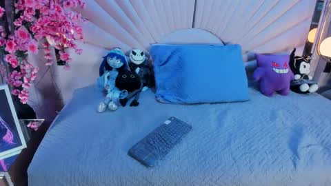 Vesper Velvet  online show from March 24, 4:50 am