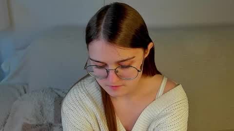 Snapshot of veta_cute chatting on May 30, 12:24 pm Emma Sofa online show from May 30, 12:24 pm
