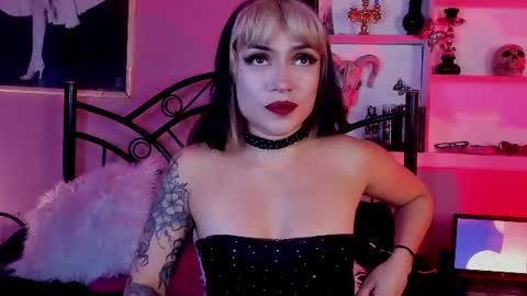 Snapshot of vex_manson chatting on June 11, 8:29 pm Vex online show from June 11, 8:29 pm