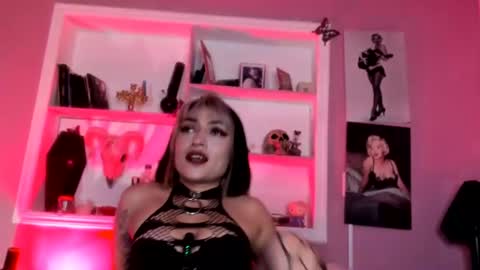 Snapshot of vex_manson chatting on July 1, 9:14 pm Vex online show from July 1, 9:14 pm