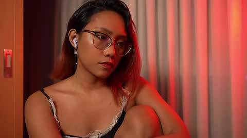 Vexa Nyx online show from May 15, 3:41 pm