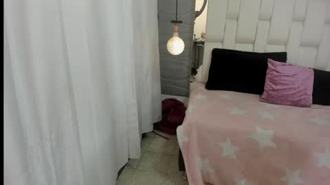Snapshot of veyra_sereny chatting on May 18, 4:46 pm Vanesaa online show from May 18, 4:46 pm