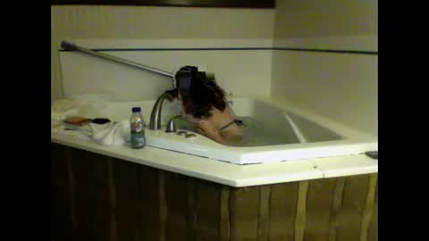 Snapshot of viaaann12 chatting on November 8, 12:44 am viaaann12 online show from November 8, 12:44 am