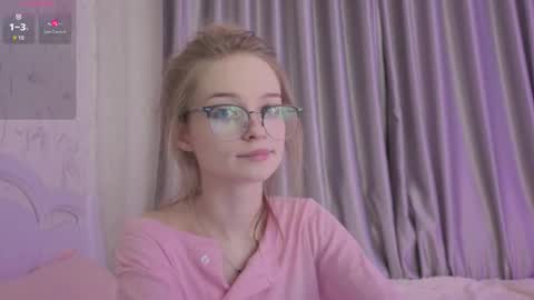 Snapshot of vialeta_baby chatting on October 15, 10:43 pm Vi online show from October 15, 10:43 pm