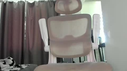 Snapshot of vibemygirl chatting on March 6, 8:11 am vibemygirl online show from March 6, 8:11 am