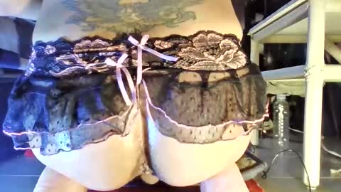 Snapshot of vibranda chatting on March 11, 7:42 pm V I B R A N D A online show from March 11, 7:42 pm
