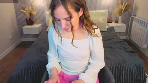 vicki_milles online show from May 11, 2:45 pm