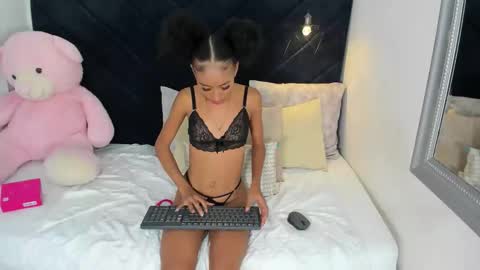 Snapshot of vicky_castillo chatting on May 29, 10:19 pm Vicky Castillo online show from May 29, 10:19 pm