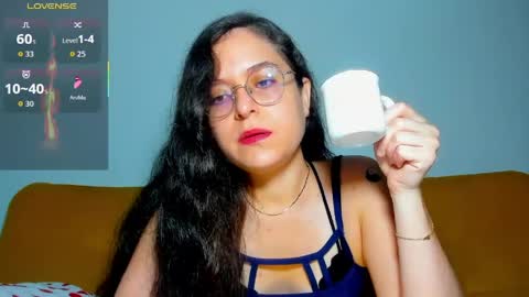 Snapshot of vicky_cristinax chatting on April 3, 11:58 pm Vicky online show from April 3, 11:58 pm