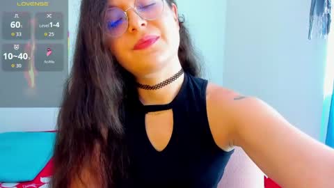 Snapshot of vicky_cristinax chatting on April 7, 8:42 pm Vicky online show from April 7, 8:42 pm