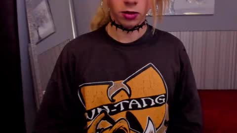 Snapshot of vicky_fant4sy chatting on March 18, 1:47 pm Vicky online show from March 18, 1:47 pm
